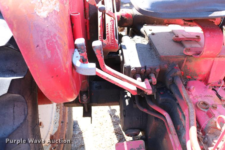 image for item DC7665 International 404 tractor
