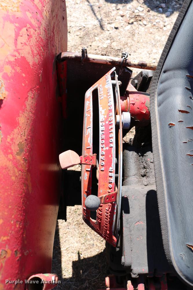 image for item DC7665 International 404 tractor