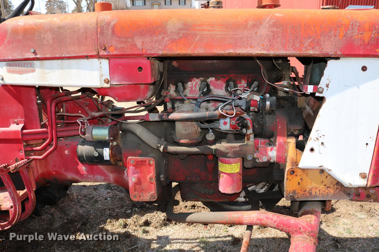 image for item DC7665 International 404 tractor