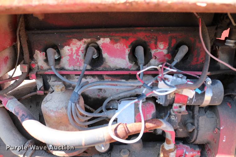 image for item DC7665 International 404 tractor