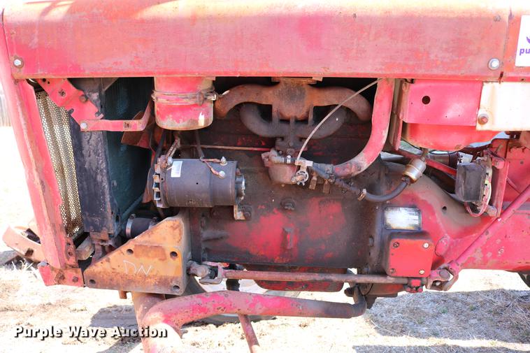image for item DC7665 International 404 tractor