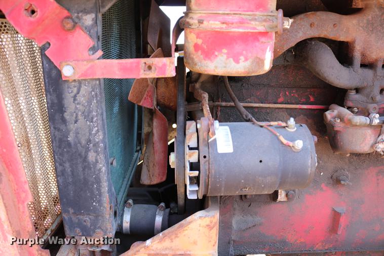 image for item DC7665 International 404 tractor