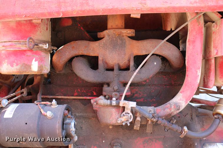 image for item DC7665 International 404 tractor