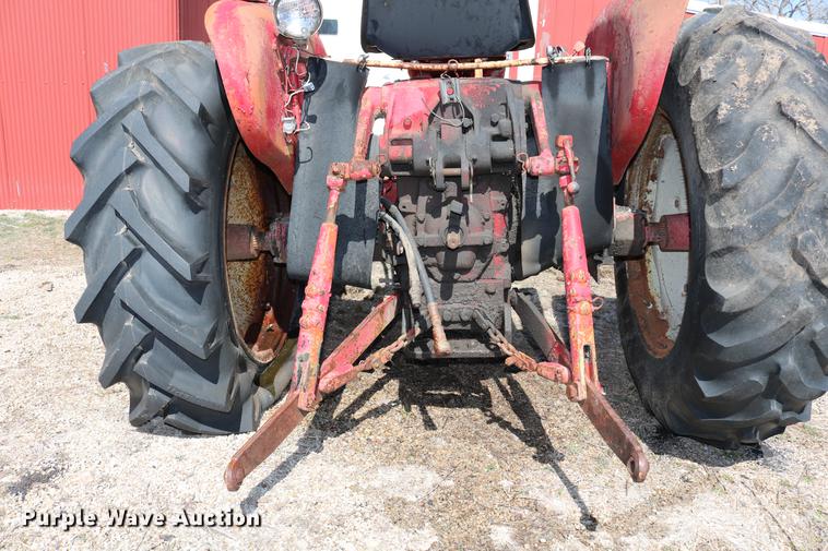 image for item DC7665 International 404 tractor