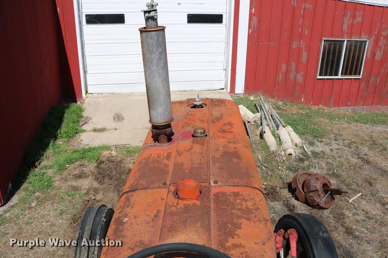 image for item DC7665 International 404 tractor