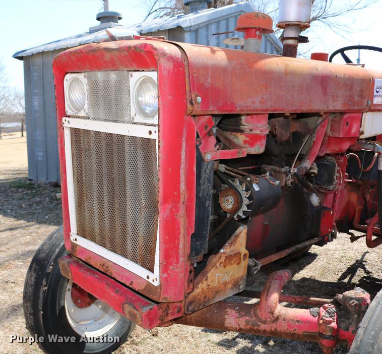 image for item DC7665 International 404 tractor