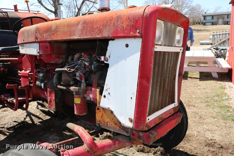 image for item DC7665 International 404 tractor