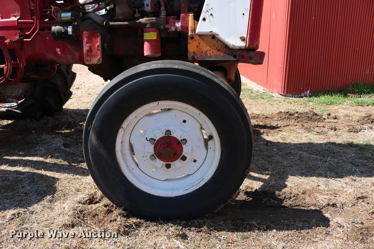 image for item DC7665 International 404 tractor