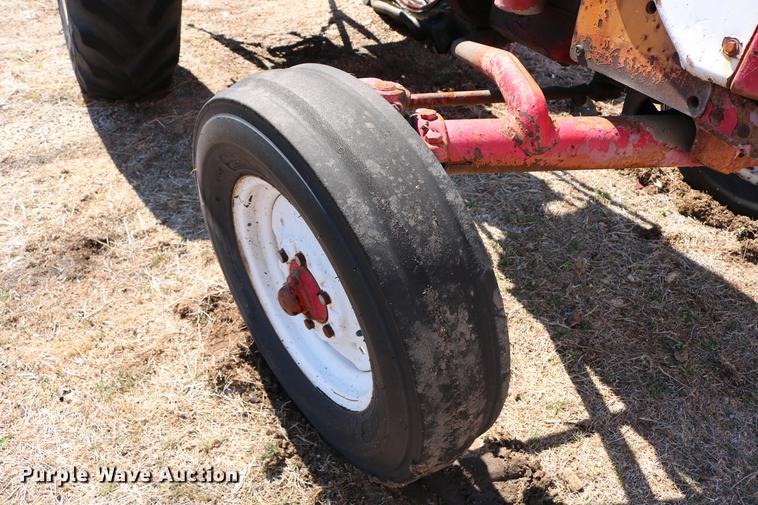 image for item DC7665 International 404 tractor