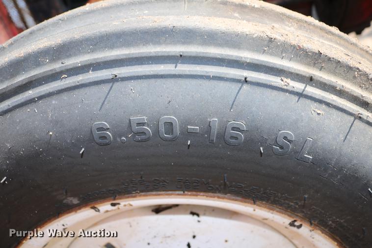 image for item DC7665 International 404 tractor