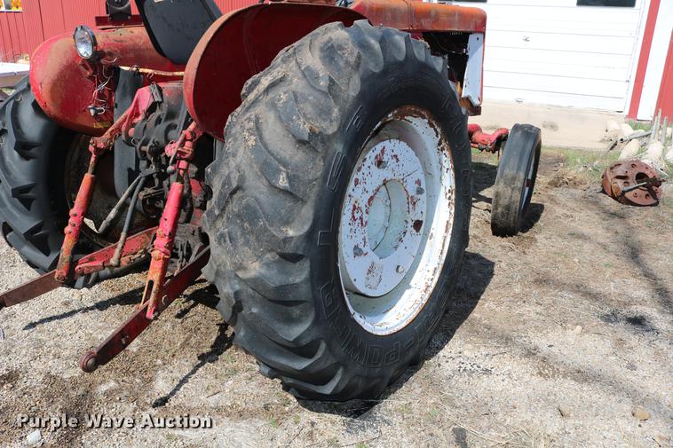 image for item DC7665 International 404 tractor