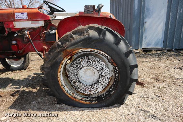 image for item DC7665 International 404 tractor