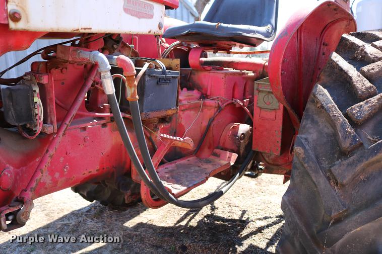 image for item DC7665 International 404 tractor