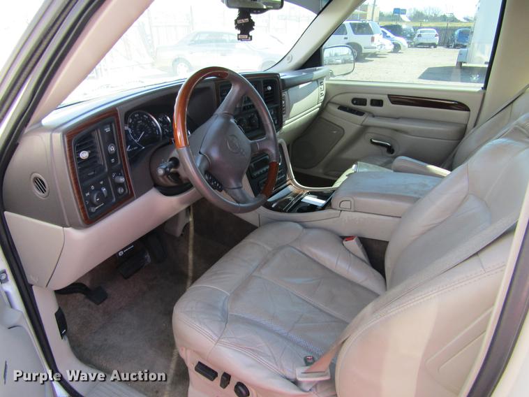 image for item DE6700 2002 Cadillac Escalade SUV