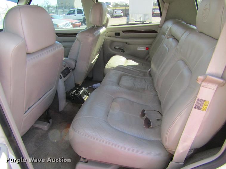 image for item DE6700 2002 Cadillac Escalade SUV