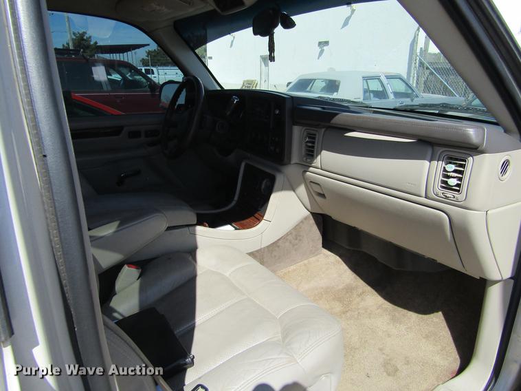 image for item DE6700 2002 Cadillac Escalade SUV