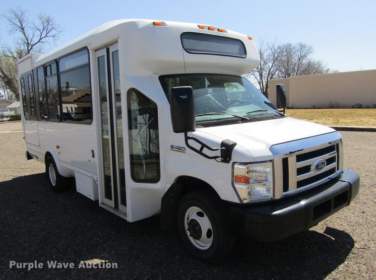 image for item DE6701 2010 Ford Econoline E450 shuttle bus