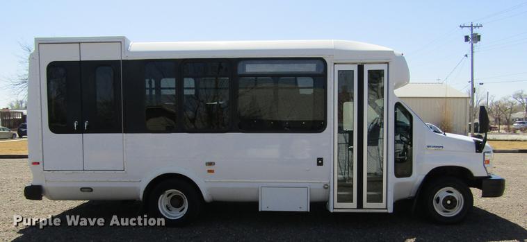 image for item DE6701 2010 Ford Econoline E450 shuttle bus