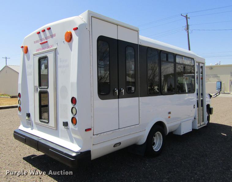 image for item DE6701 2010 Ford Econoline E450 shuttle bus