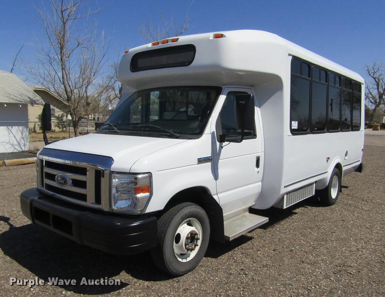 image for item DE6701 2010 Ford Econoline E450 shuttle bus