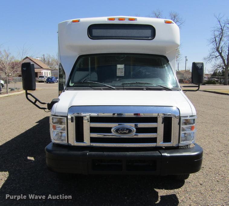 image for item DE6701 2010 Ford Econoline E450 shuttle bus