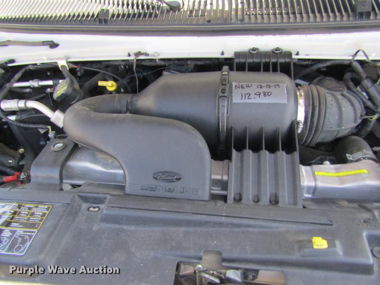 image for item DE6701 2010 Ford Econoline E450 shuttle bus