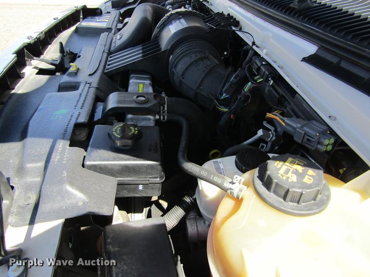 image for item DE6701 2010 Ford Econoline E450 shuttle bus