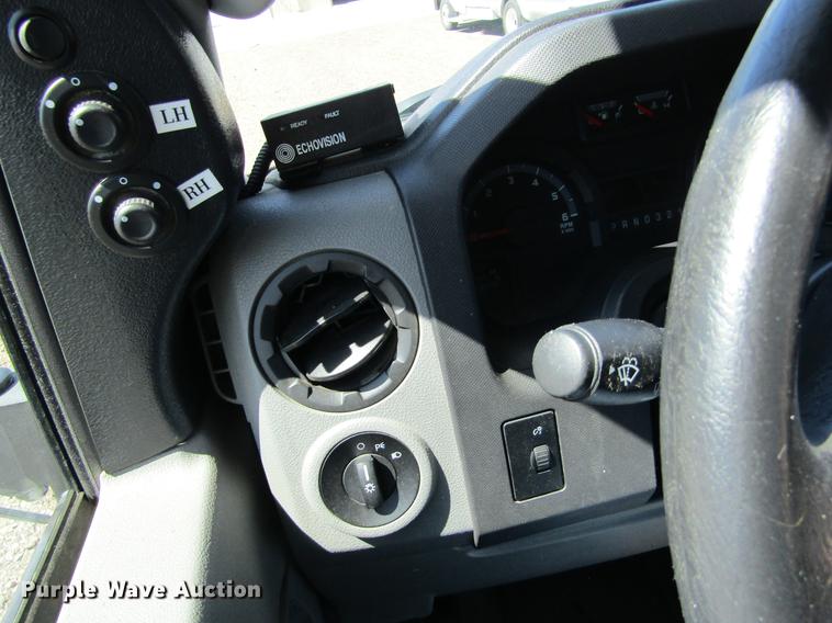 image for item DE6701 2010 Ford Econoline E450 shuttle bus