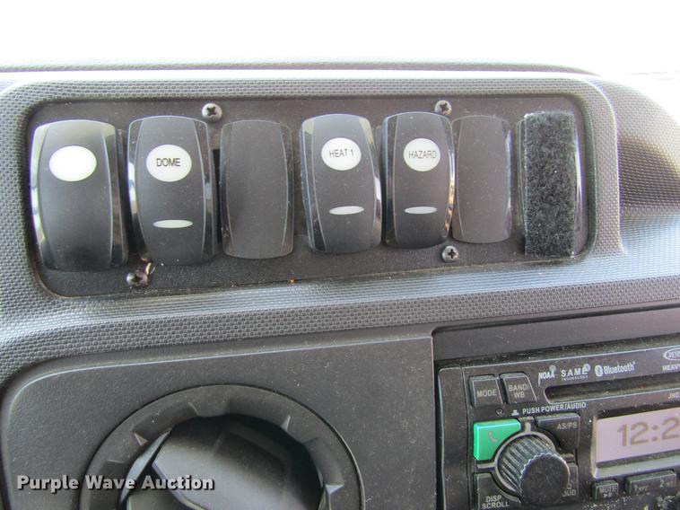 image for item DE6701 2010 Ford Econoline E450 shuttle bus