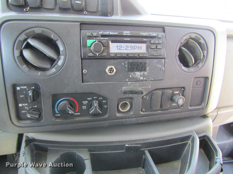 image for item DE6701 2010 Ford Econoline E450 shuttle bus