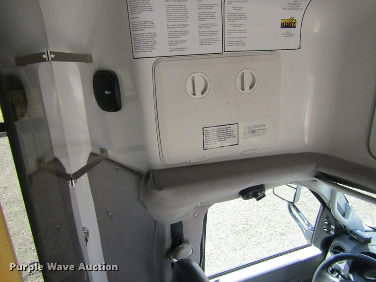 image for item DE6701 2010 Ford Econoline E450 shuttle bus