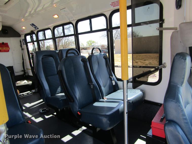 image for item DE6701 2010 Ford Econoline E450 shuttle bus