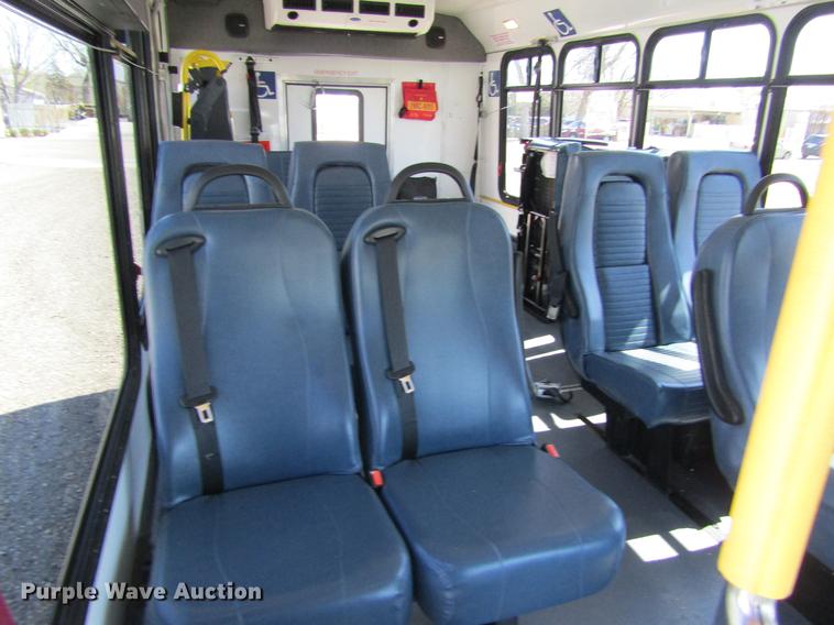 image for item DE6701 2010 Ford Econoline E450 shuttle bus