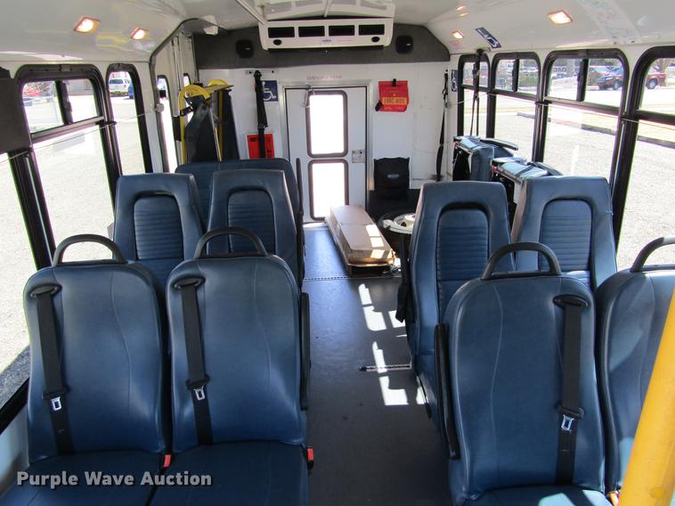 image for item DE6701 2010 Ford Econoline E450 shuttle bus