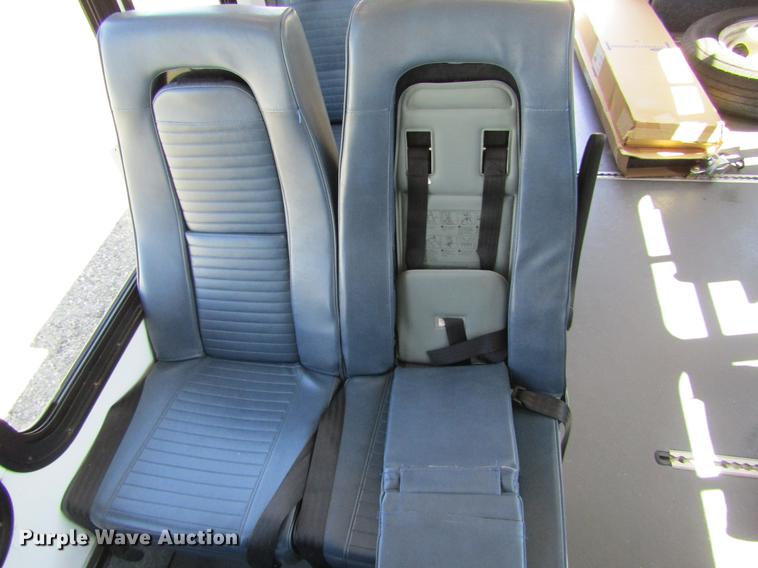 image for item DE6701 2010 Ford Econoline E450 shuttle bus