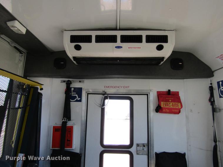 image for item DE6701 2010 Ford Econoline E450 shuttle bus