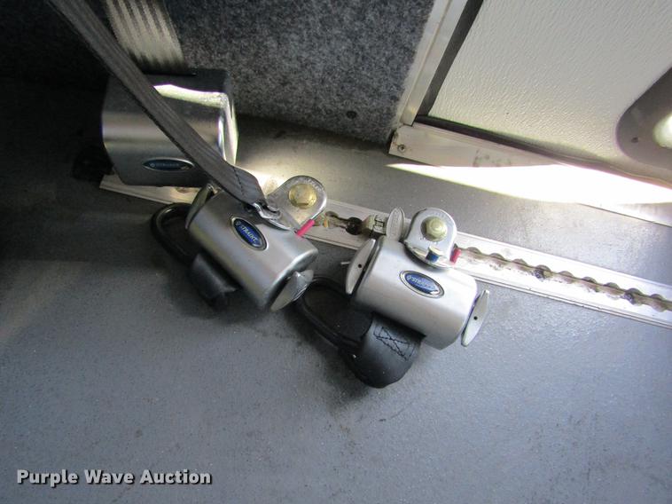 image for item DE6701 2010 Ford Econoline E450 shuttle bus