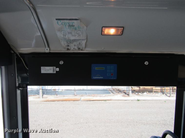 image for item DE6701 2010 Ford Econoline E450 shuttle bus