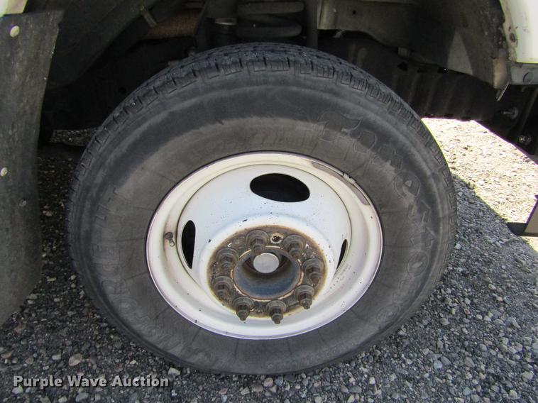 image for item DE6701 2010 Ford Econoline E450 shuttle bus