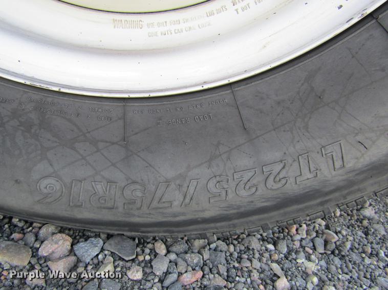 image for item DE6701 2010 Ford Econoline E450 shuttle bus