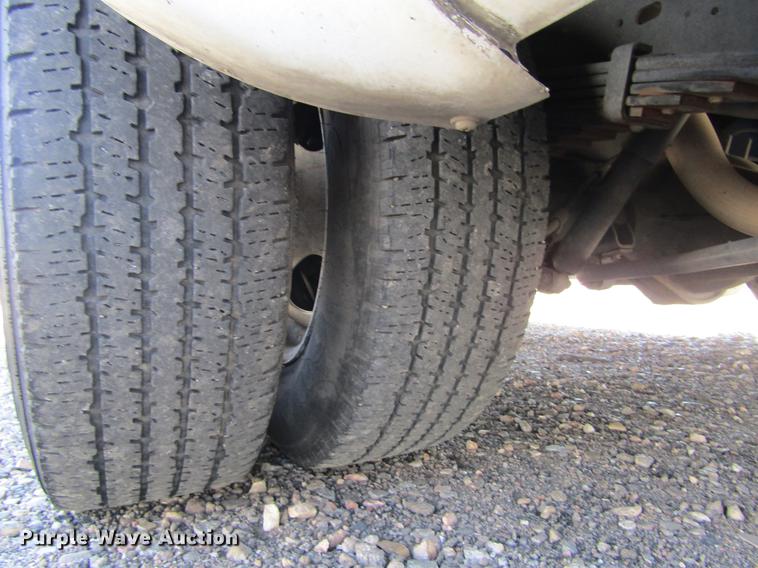 image for item DE6701 2010 Ford Econoline E450 shuttle bus