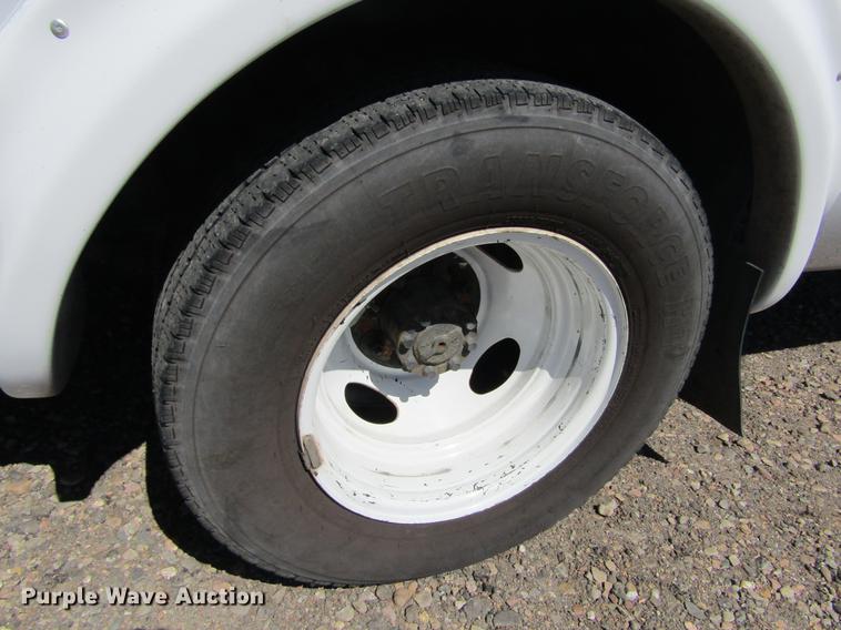 image for item DE6701 2010 Ford Econoline E450 shuttle bus