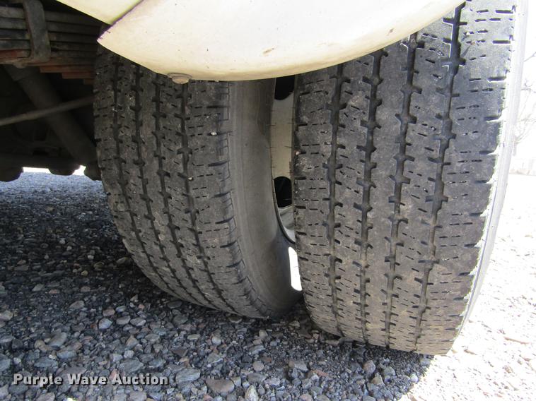 image for item DE6701 2010 Ford Econoline E450 shuttle bus