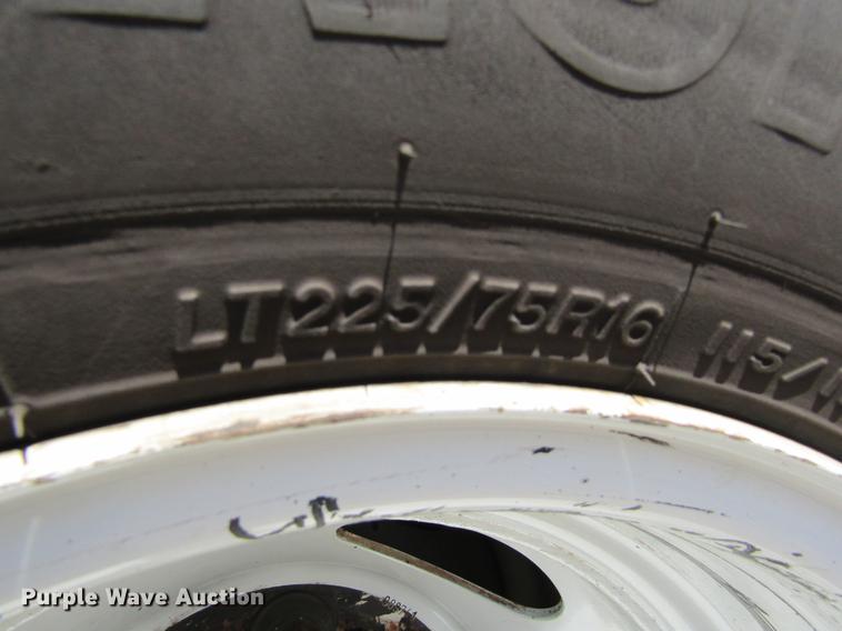 image for item DE6701 2010 Ford Econoline E450 shuttle bus