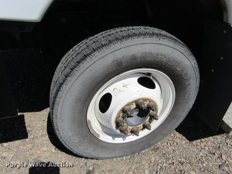 image for item DE6701 2010 Ford Econoline E450 shuttle bus