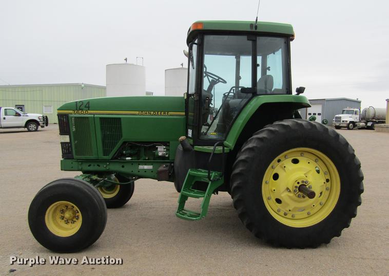 image for item DE6707 1995 John Deere 7600 tractor