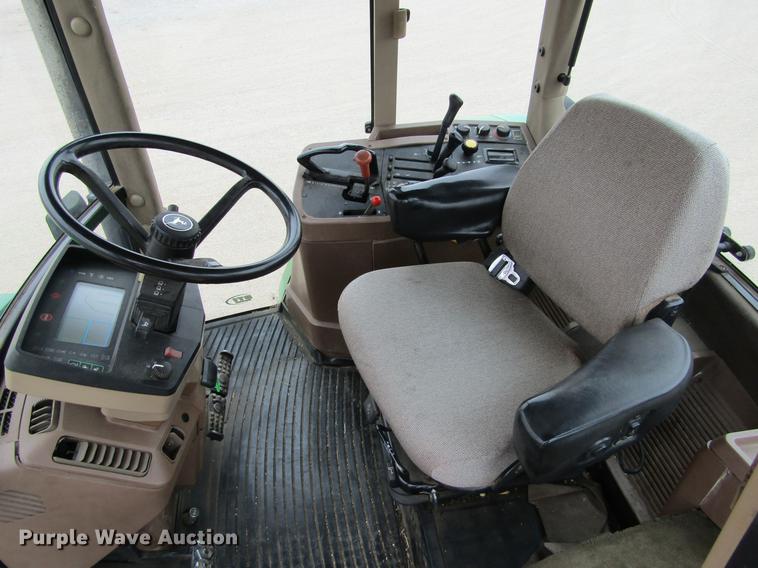 image for item DE6707 1995 John Deere 7600 tractor