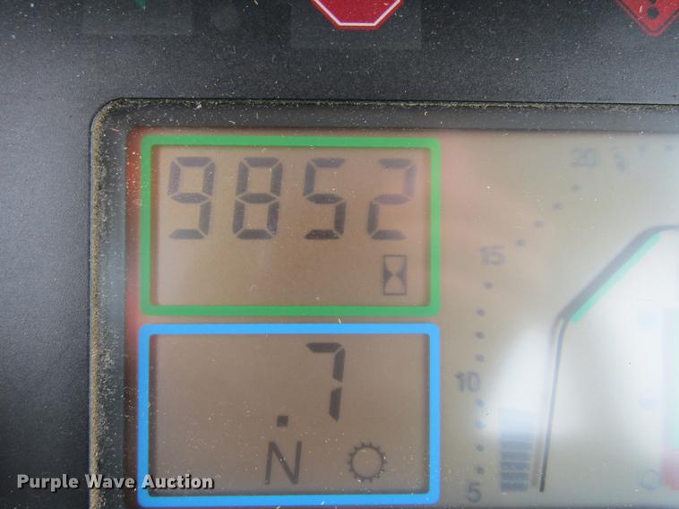 image for item DE6707 1995 John Deere 7600 tractor