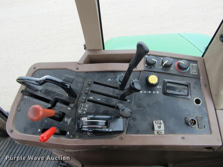 image for item DE6707 1995 John Deere 7600 tractor