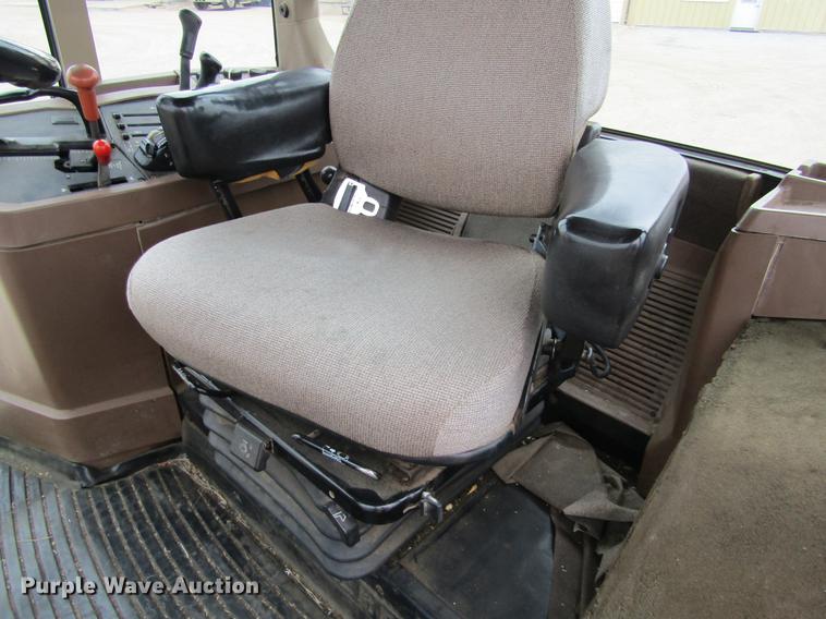 image for item DE6707 1995 John Deere 7600 tractor